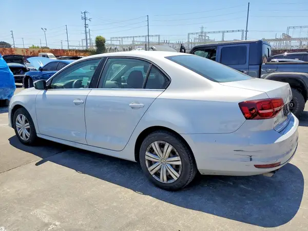 3VW2B7AJ6HM389106 2017 VOLKSWAGEN JETTA - Image 2