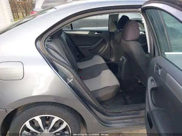 3VW2B7AJ6HM400587 2017 VOLKSWAGEN JETTA - Image 8