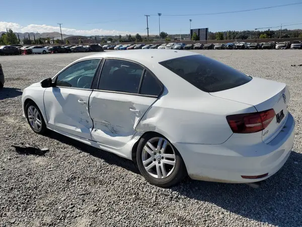3VW2B7AJ6JM204039 2018 VOLKSWAGEN JETTA - Image 2