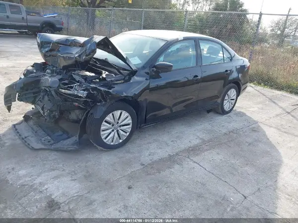 3VW2B7AJ6JM21034 2018 VOLKSWAGEN JETTA - Image 2