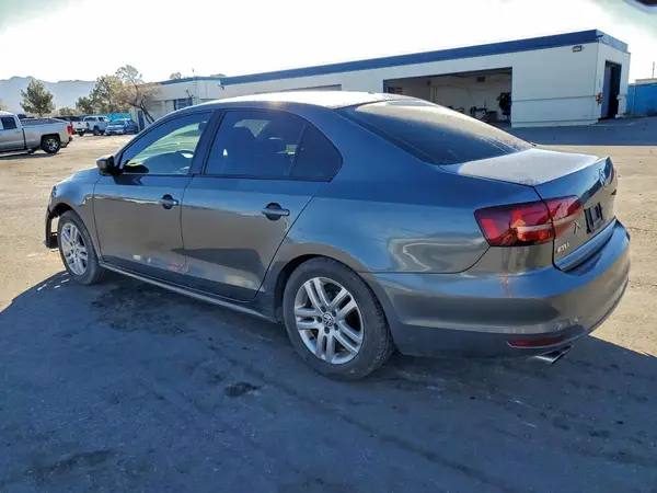 3VW2B7AJ6JM233055 2018 VOLKSWAGEN JETTA - Image 2