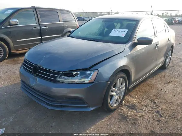 3VW2B7AJ6JM235985 2018 VOLKSWAGEN JETTA - Image 2