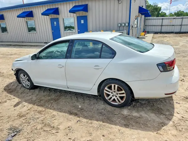 3VW2B7AJ6JM248011 2018 VOLKSWAGEN JETTA - Image 2