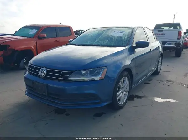 3VW2B7AJ6JM251023 2018 VOLKSWAGEN JETTA - Image 2