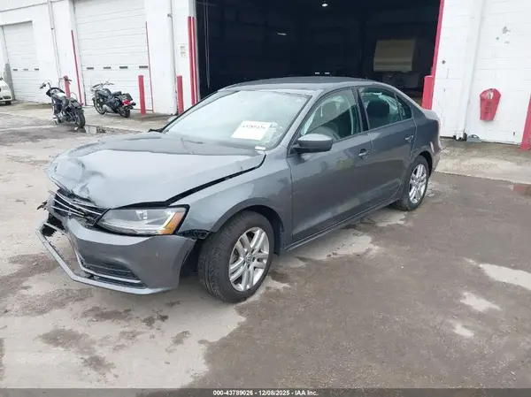 3VW2B7AJ6JM251118 2018 VOLKSWAGEN JETTA - Image 2
