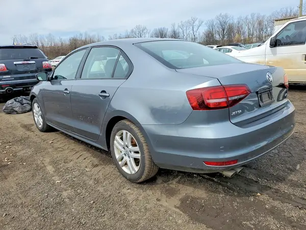 3VW2B7AJ6JM260420 2018 VOLKSWAGEN JETTA - Image 2