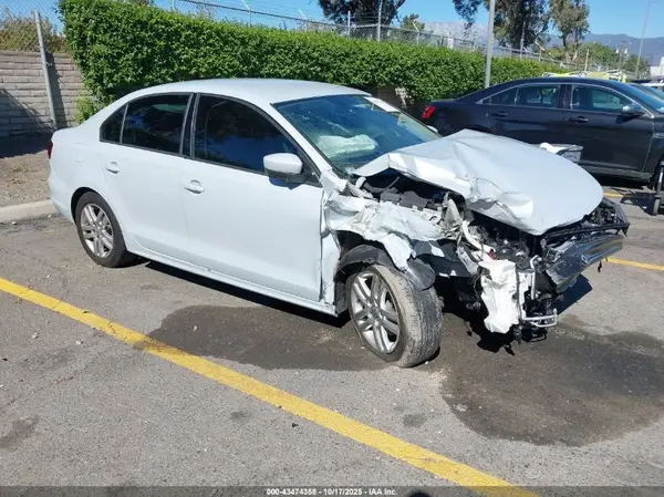 3VW2B7AJ6JM262619 2018 VOLKSWAGEN JETTA - Image 1