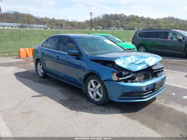 3VW2B7AJ7HM213780 2017 VOLKSWAGEN JETTA - Image 1
