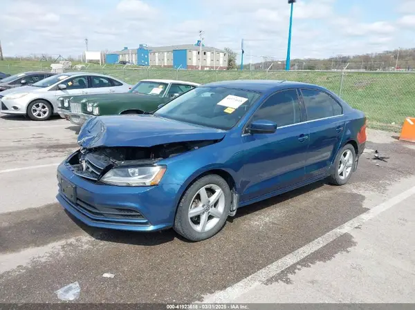 3VW2B7AJ7HM213780 2017 VOLKSWAGEN JETTA - Image 2