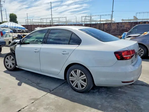 3VW2B7AJ7HM233883 2017 VOLKSWAGEN JETTA - Image 2