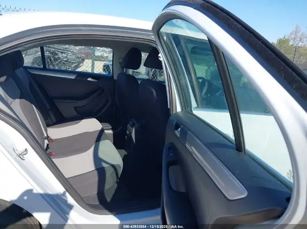 3VW2B7AJ7HM246875 2017 VOLKSWAGEN JETTA - Image 8