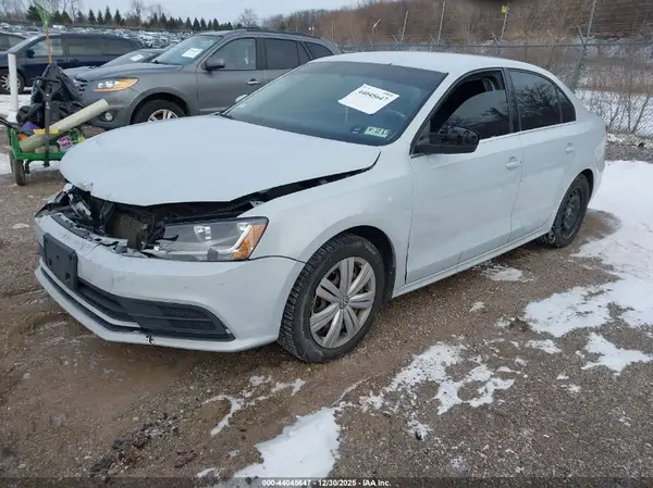 3VW2B7AJ7HM285773 2017 VOLKSWAGEN JETTA - Image 2