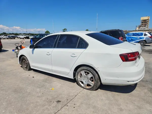 3VW2B7AJ7HM290312 2017 VOLKSWAGEN JETTA - Image 2