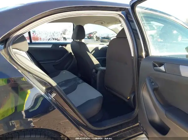 3VW2B7AJ7HM304757 2017 VOLKSWAGEN JETTA - Image 8