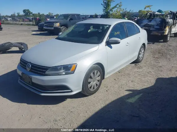 3VW2B7AJ7HM324779 2017 VOLKSWAGEN JETTA - Image 2