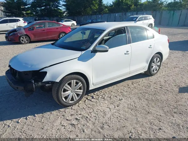 3VW2B7AJ7HM325981 2017 VOLKSWAGEN JETTA - Image 2