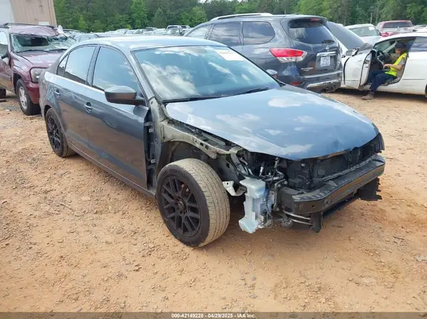 3VW2B7AJ7HM329903 2017 VOLKSWAGEN JETTA - Image 1