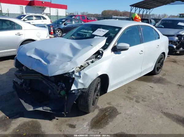 3VW2B7AJ7HM330470 2017 VOLKSWAGEN JETTA - Image 2