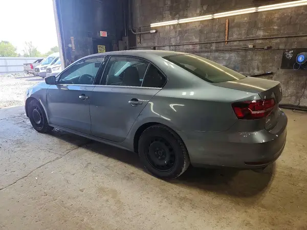 3VW2B7AJ7HM365851 2017 VOLKSWAGEN JETTA - Image 2
