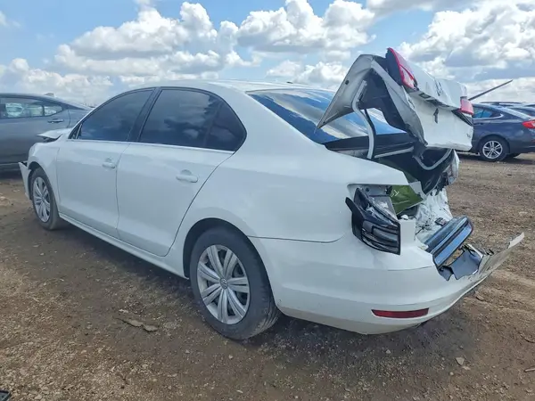 3VW2B7AJ7HM386005 2017 VOLKSWAGEN JETTA - Image 2