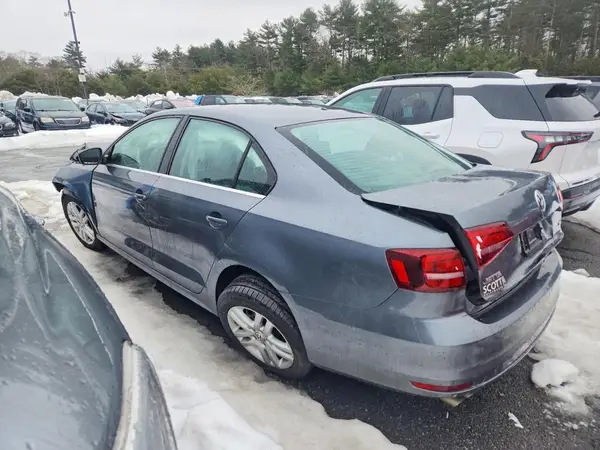 3VW2B7AJ7HM408603 2017 VOLKSWAGEN JETTA - Image 2