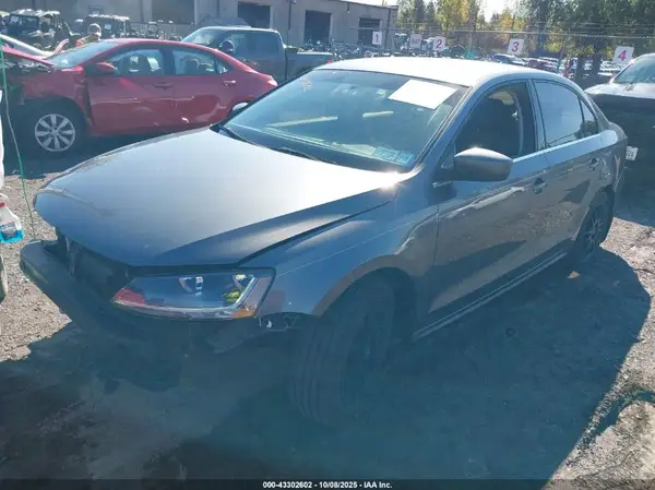 3VW2B7AJ7HM411646 2017 VOLKSWAGEN JETTA - Image 2
