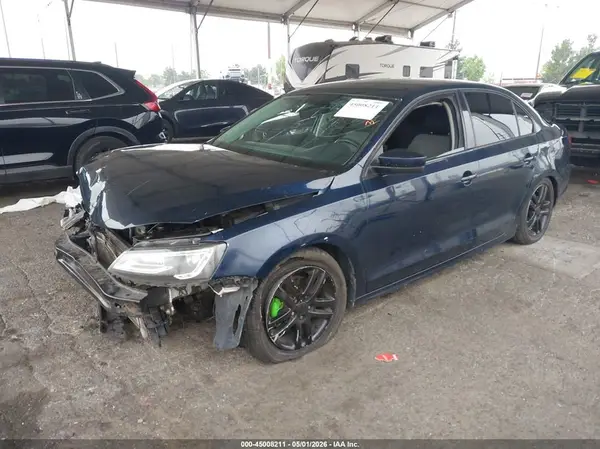 3VW2B7AJ7JM216796 2018 VOLKSWAGEN JETTA - Image 2