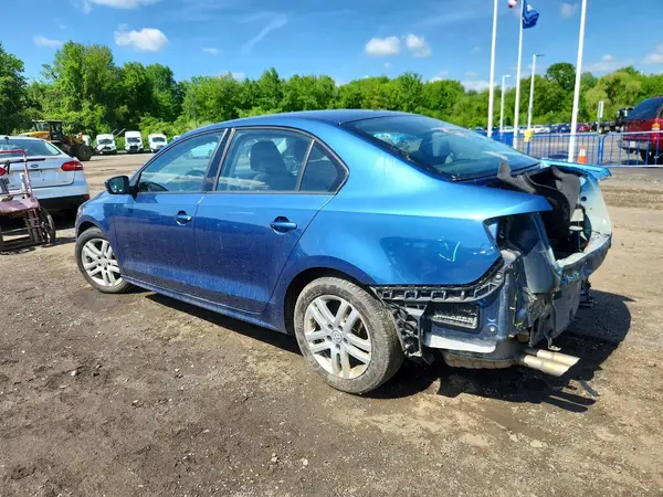 3VW2B7AJ7JM226115 2018 VOLKSWAGEN JETTA - Image 2