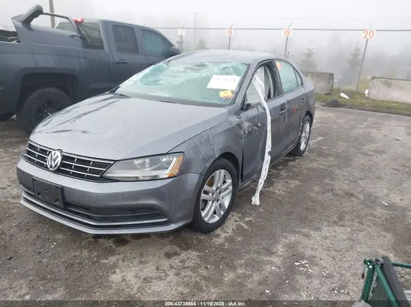 3VW2B7AJ7JM234067 2018 VOLKSWAGEN JETTA - Image 2