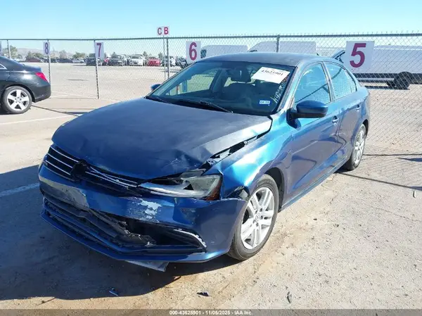3VW2B7AJ7JM236692 2018 VOLKSWAGEN JETTA - Image 2