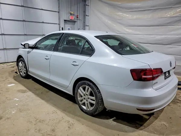 3VW2B7AJ7JM238751 2018 VOLKSWAGEN JETTA - Image 2