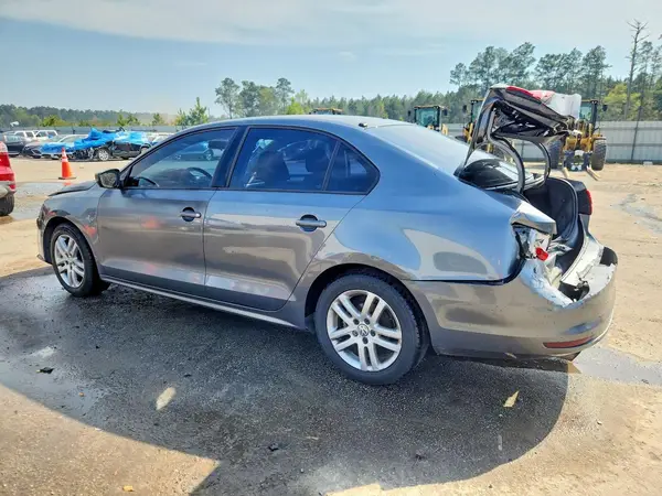 3VW2B7AJ7JM240516 2018 VOLKSWAGEN JETTA - Image 2