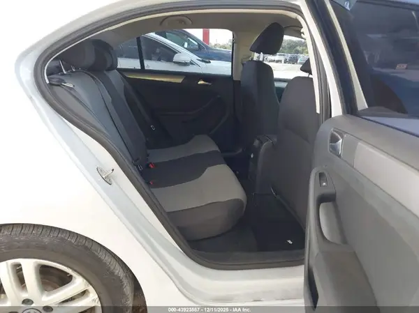 3VW2B7AJ7JM257025 2018 VOLKSWAGEN JETTA - Image 8