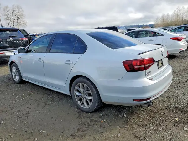3VW2B7AJ7JM257056 2018 VOLKSWAGEN JETTA - Image 2