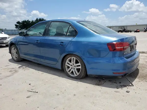 3VW2B7AJ7JM257235 2018 VOLKSWAGEN JETTA - Image 2