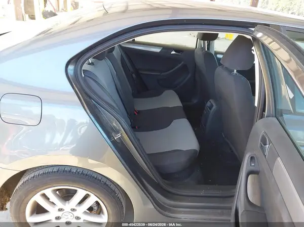 3VW2B7AJ7JM258790 2018 VOLKSWAGEN JETTA - Image 8