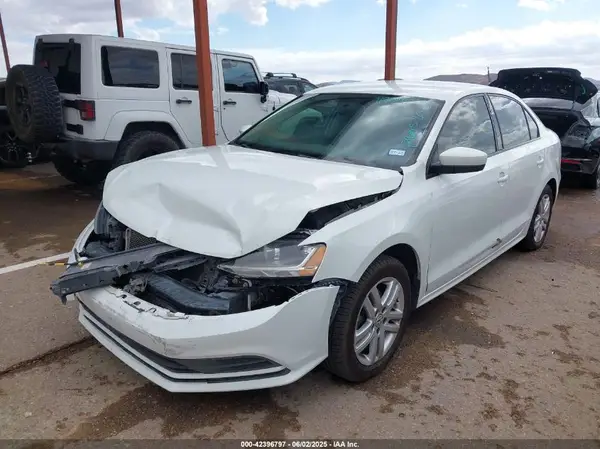 3VW2B7AJ7JM260975 2018 VOLKSWAGEN JETTA - Image 2
