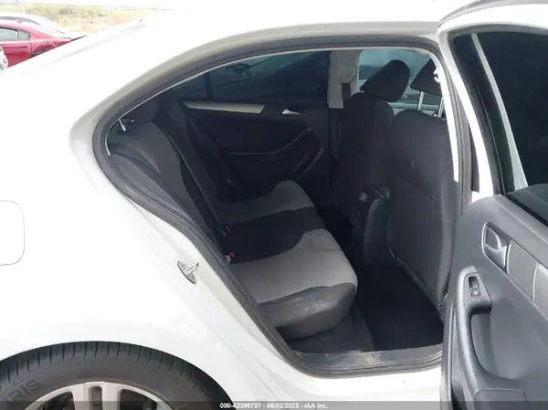 3VW2B7AJ7JM260975 2018 VOLKSWAGEN JETTA - Image 8