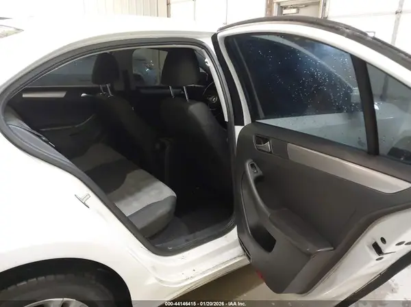 3VW2B7AJ7JM261236 2018 VOLKSWAGEN JETTA - Image 8