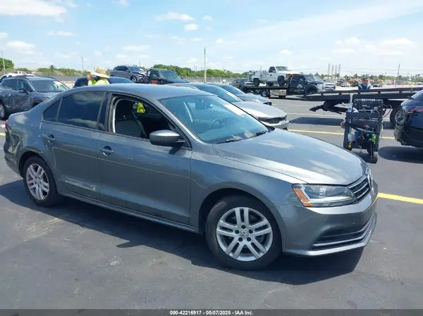 3VW2B7AJ7JM261916 2018 VOLKSWAGEN JETTA - Image 1