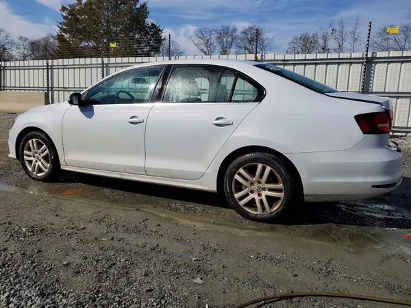 3VW2B7AJ8HM240499 2017 VOLKSWAGEN JETTA - Image 2