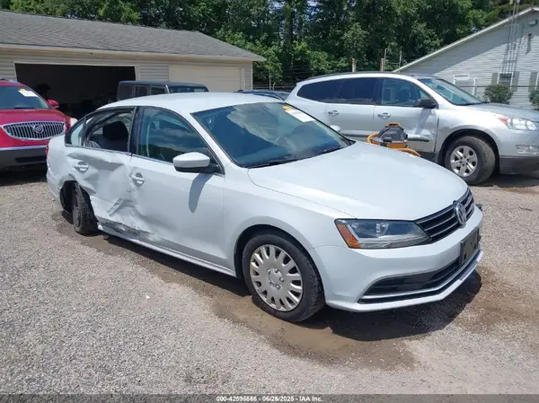 3VW2B7AJ8HM242804 2017 VOLKSWAGEN JETTA - Image 1