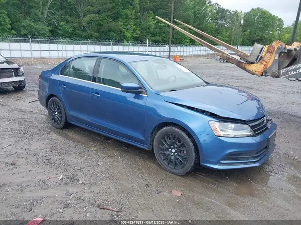 3VW2B7AJ8HM246268 2017 VOLKSWAGEN JETTA - Image 1