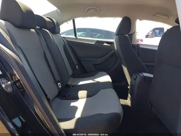 3VW2B7AJ8HM252880 2017 VOLKSWAGEN JETTA - Image 8