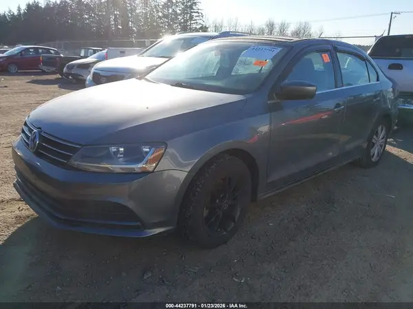 3VW2B7AJ8HM330526 2017 VOLKSWAGEN JETTA - Image 2