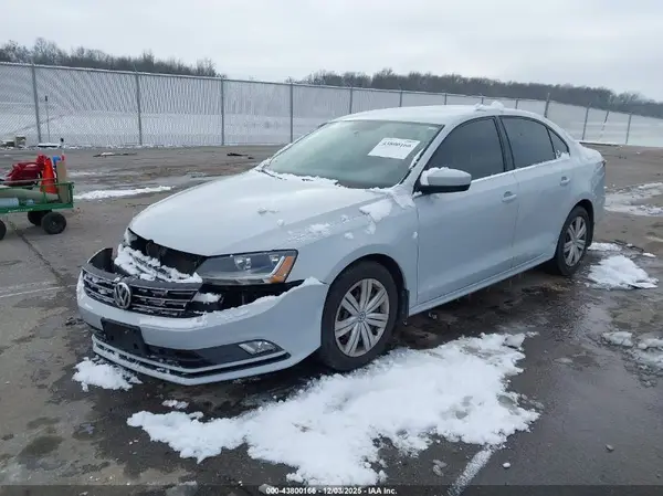 3VW2B7AJ8HM330686 2017 VOLKSWAGEN JETTA - Image 2