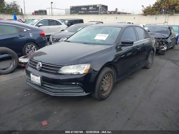 3VW2B7AJ8HM335676 2017 VOLKSWAGEN JETTA - Image 2