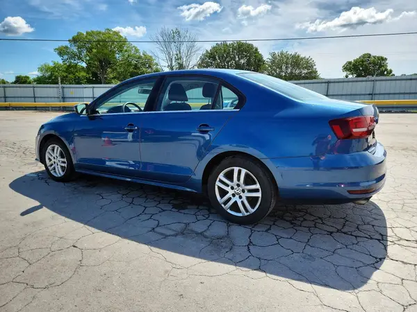 3VW2B7AJ8HM346063 2017 VOLKSWAGEN JETTA - Image 2