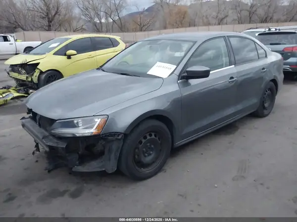 3VW2B7AJ8HM348525 2017 VOLKSWAGEN JETTA - Image 2
