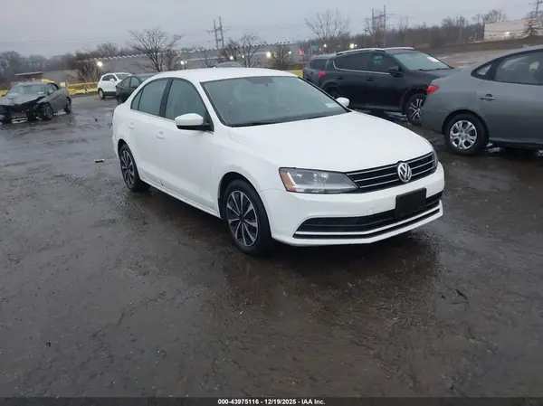 3VW2B7AJ8HM352624 2017 VOLKSWAGEN JETTA - Image 1